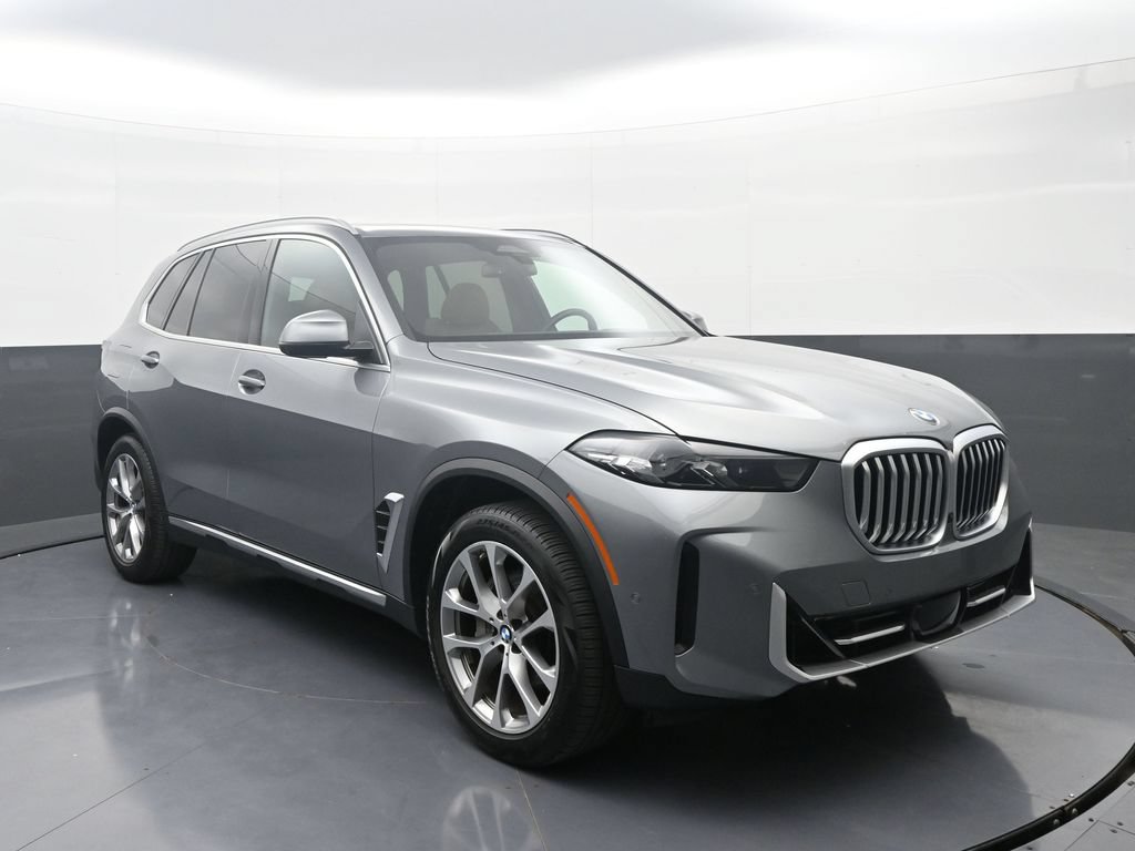 Used 2024 BMW X5 xDrive40i w/ Parking Assistance Package AWD/4WD image 3