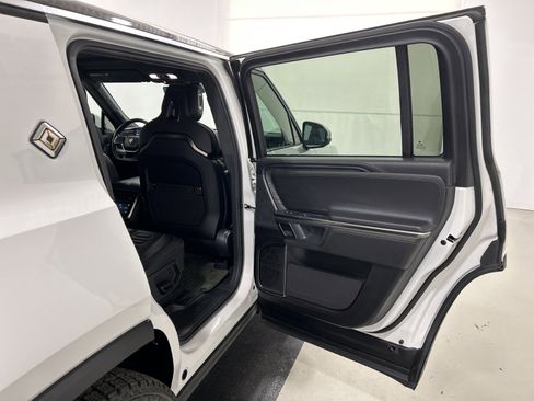 Used 2023 Rivian R1S Adventure image 19