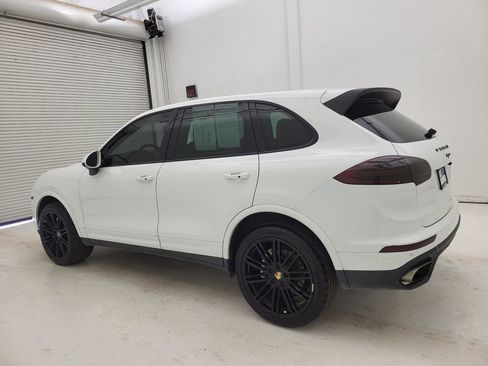 Used 2018 Porsche Cayenne Platinum Edition image 27