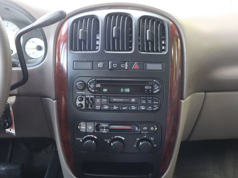 Used 2002 Chrysler Town & Country EX FWD image 34