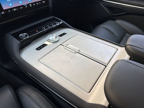 New 2027 Lincoln Navigator L Premier AWD/4WD image 30