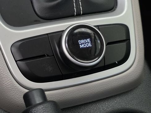 Used 2020 Hyundai Venue SEL FWD image 19