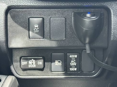 Used 2022 Toyota Tacoma TRD Off-Road w/ Technology Package AWD/4WD image 39