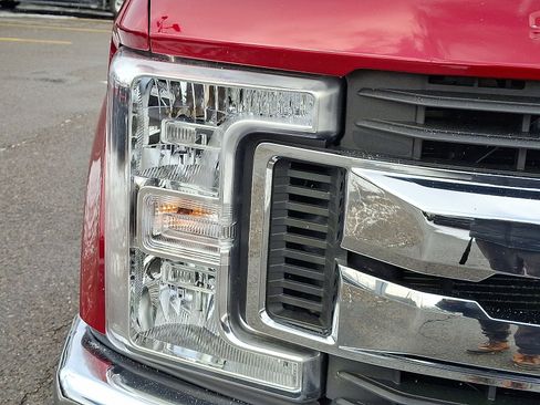 Used 2019 Ford F250 XLT w/ XLT Premium Package image 9