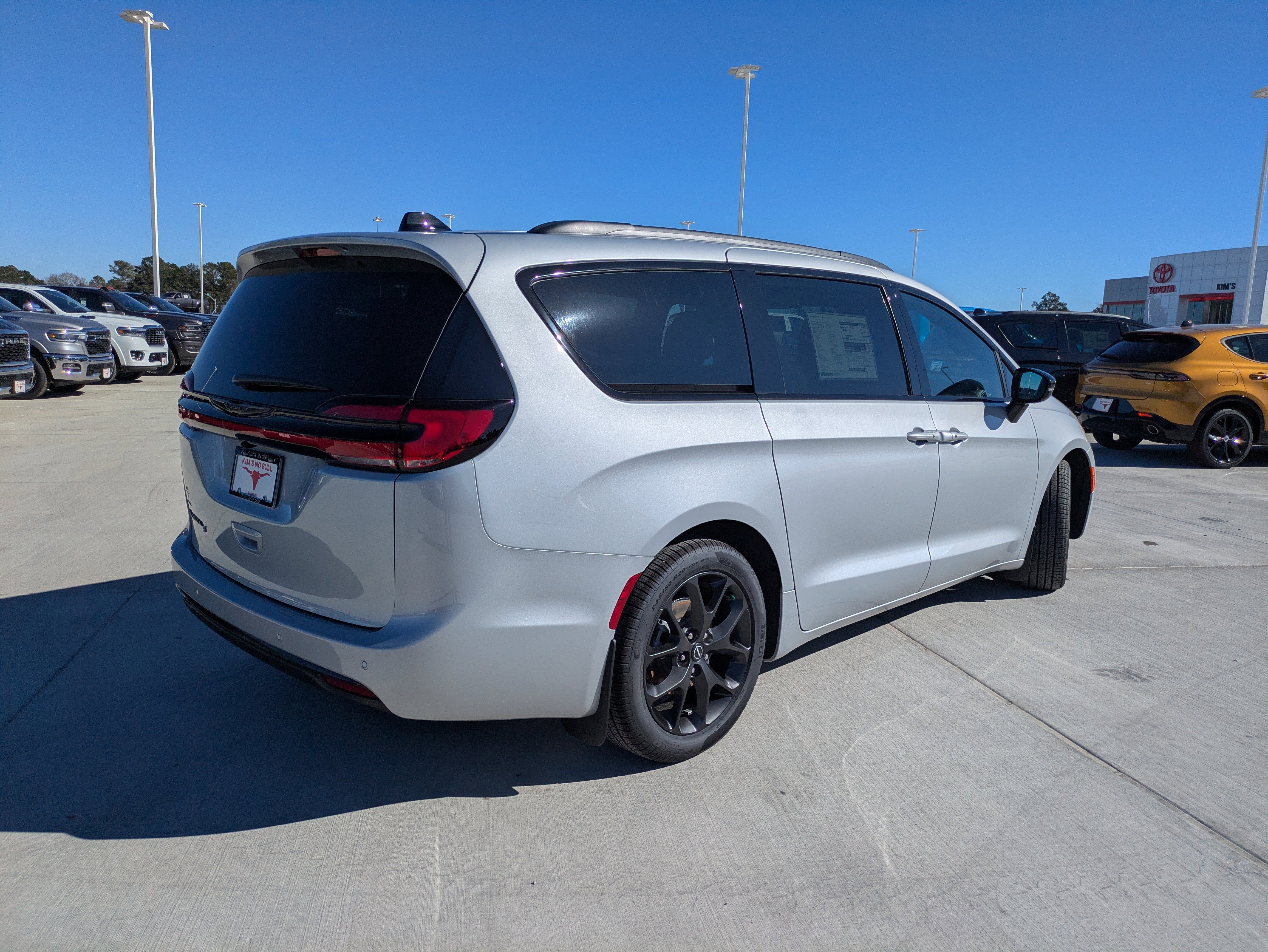 New 2026 Chrysler Pacifica Select w/ S Appearance Package FWD image 7