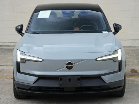 Used 2025 Volvo EX30 Plus AWD/4WD image 41