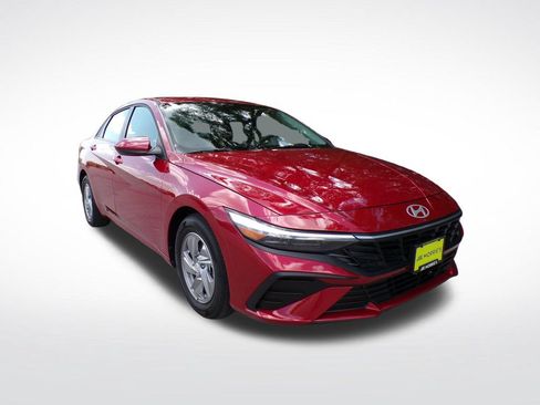 Certified 2025 Hyundai Elantra SE FWD image 7