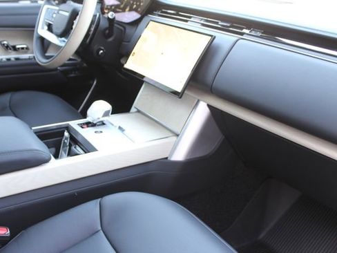 Used 2025 Land Rover Range Rover SV image 28