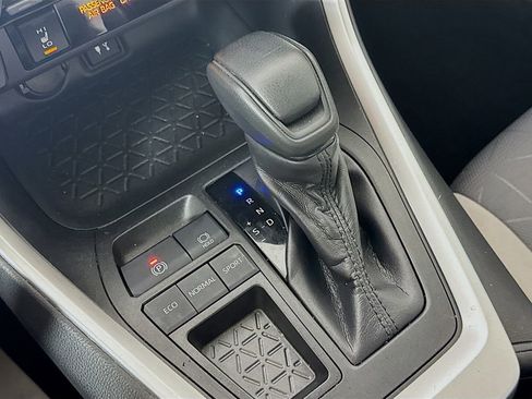 Used 2019 Toyota RAV4 XLE image 18