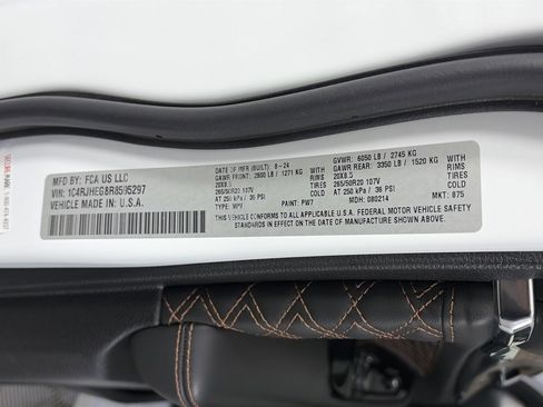 Used 2024 Jeep Grand Cherokee Summit image 9