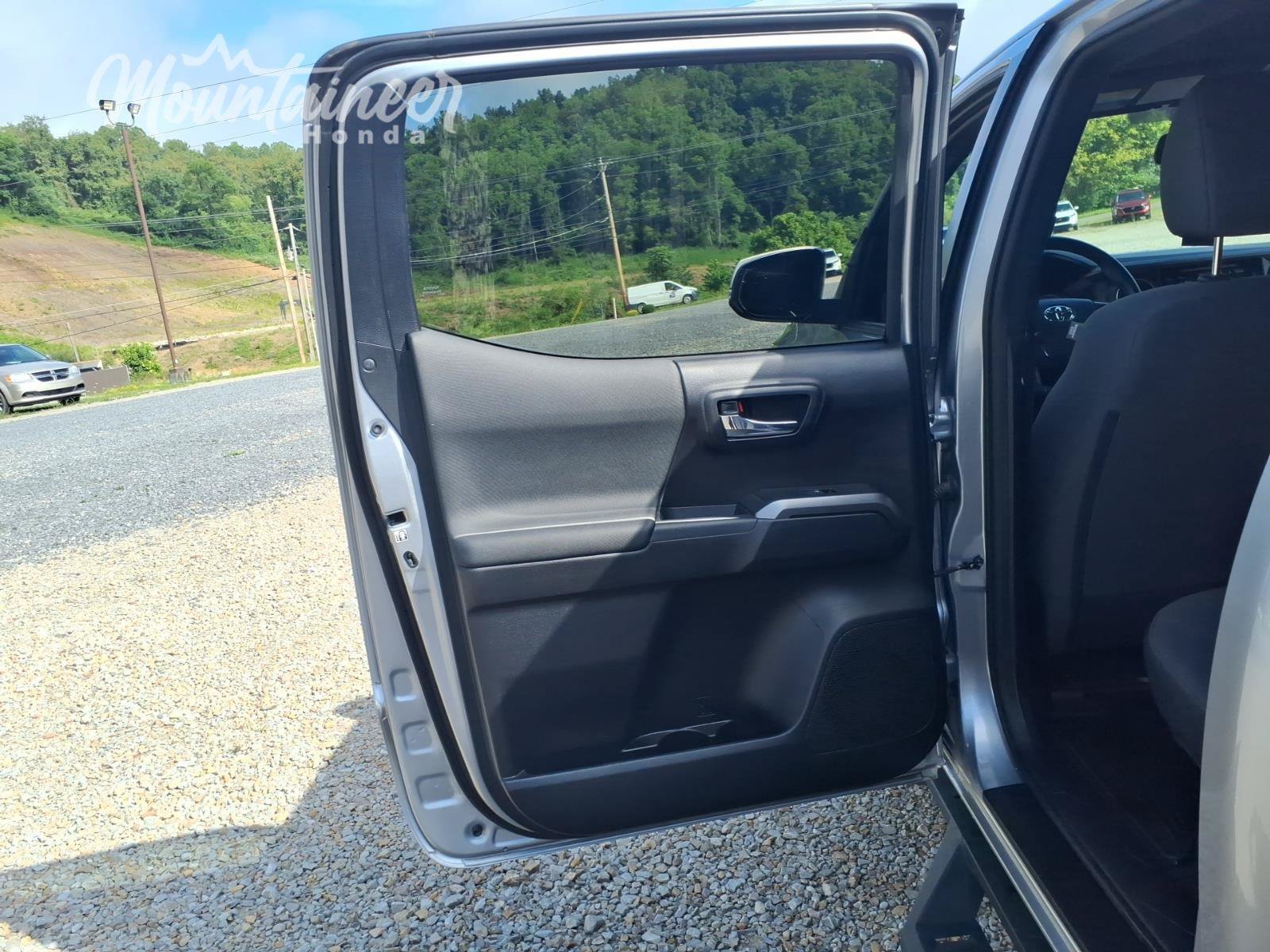 Used 2019 Toyota Tacoma TRD Sport AWD/4WD image 17