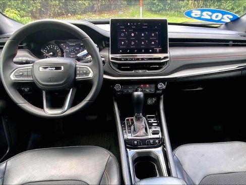 Used 2025 Jeep Compass Trailhawk AWD/4WD image 16
