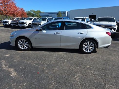 Used 2022 Chevrolet Malibu LT image 2
