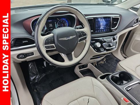 Used 2017 Chrysler Pacifica Limited w/ UConnect Theater Package image 17