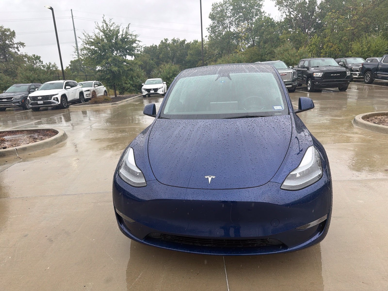 Used 2024 Tesla Model Y Long Range AWD/4WD image 1