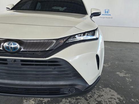 Used 2021 Toyota Venza Limited image 25