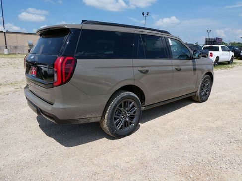New 2027 Ford Expedition Platinum w/ Stealth Appearance Package AWD/4WD image 4