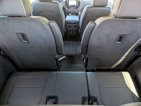 Used 2023 Chevrolet Traverse Premier FWD image 36