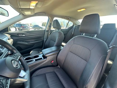 Used 2024 Nissan Altima 2.5 SV image 16