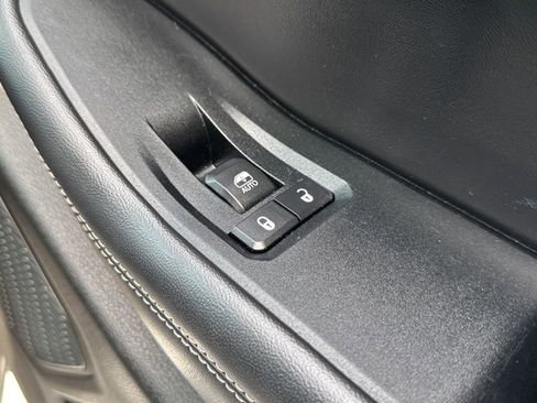 Used 2023 Jeep Grand Cherokee Altitude RWD image 36