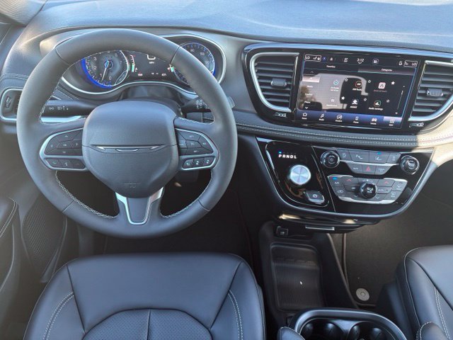 New 2027 Chrysler Pacifica Select FWD image 3