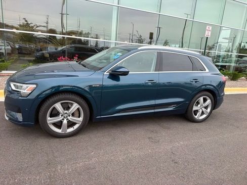 Used 2019 Audi e-tron Premium Plus AWD/4WD image 25