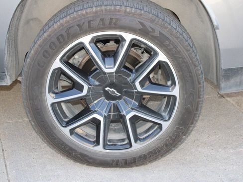 Used 2022 Chevrolet Suburban RST w/ Luxury Package image 29