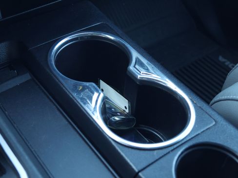 Used 2018 Toyota Sequoia Platinum image 31