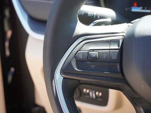 Certified 2025 Jeep Grand Cherokee Limited RWD image 29