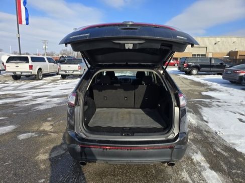 Used 2017 Ford Edge SE image 13
