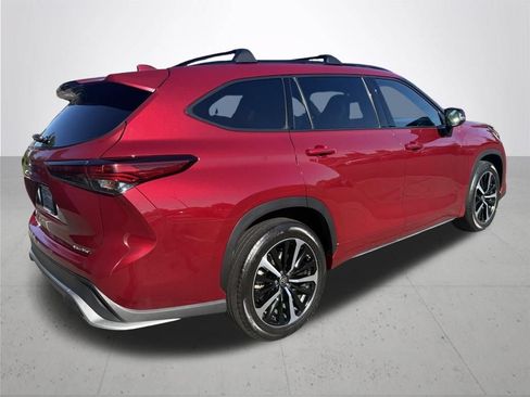 Used 2021 Toyota Highlander XSE AWD/4WD image 6