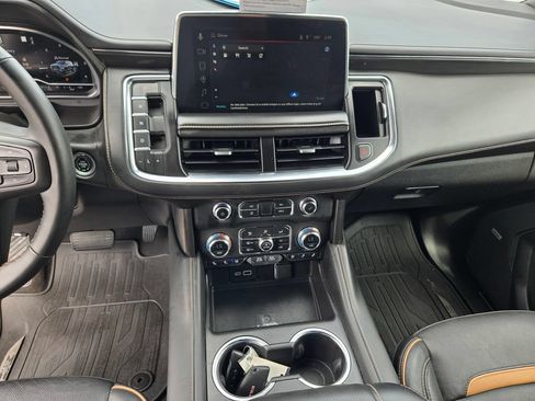 Used 2023 GMC Yukon XL AT4 w/ AT4 Premium Plus Package AWD/4WD image 17