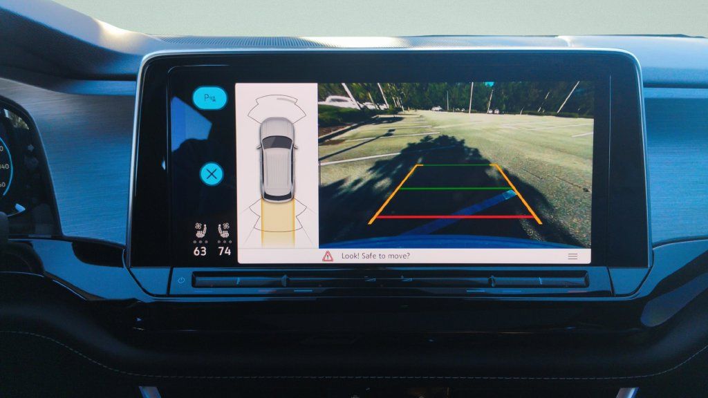 Used 2024 Volkswagen Atlas Cross Sport SE w/ Panoramic Sunroof Package FWD image 15