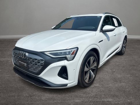 Used 2024 Audi Q8 e-tron Premium Plus w/ Premium Plus Package image 35