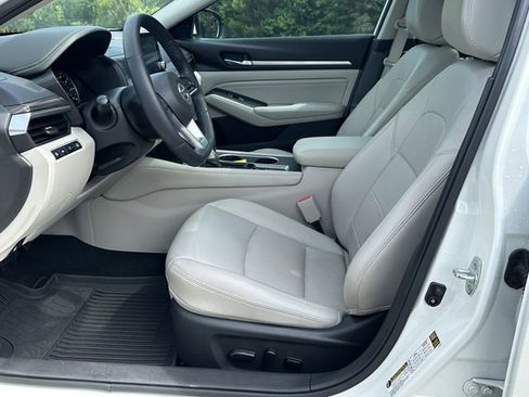 Used 2019 Nissan Altima 2.5 Platinum FWD image 17