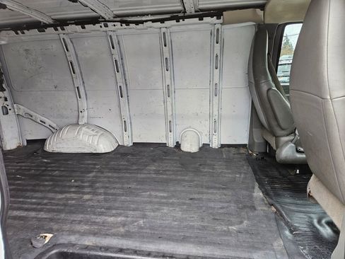 Used 2016 GMC Savana 2500 image 18