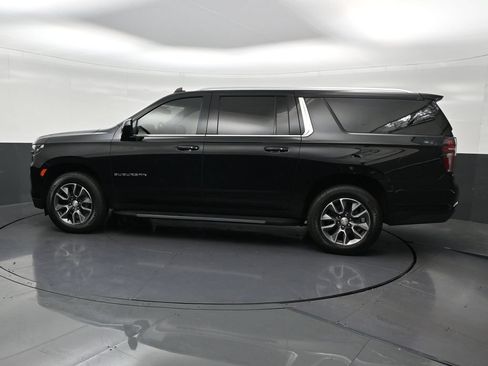 Used 2023 Chevrolet Suburban LT RWD image 2