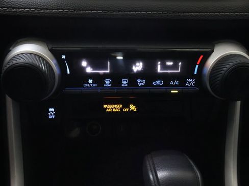 Used 2020 Toyota RAV4 LE FWD image 25