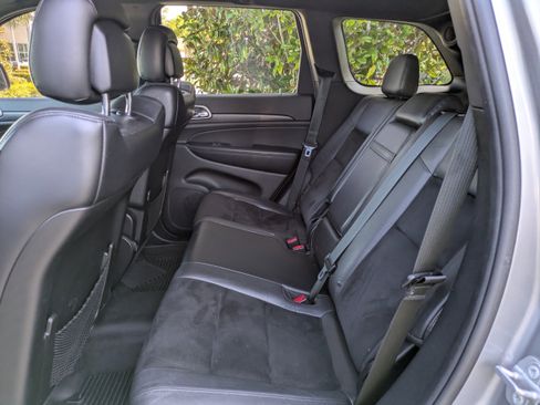 Used 2018 Jeep Grand Cherokee Altitude image 15