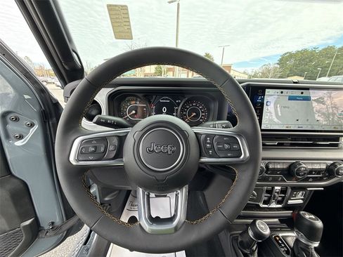 Used 2024 Jeep Wrangler Sahara image 14