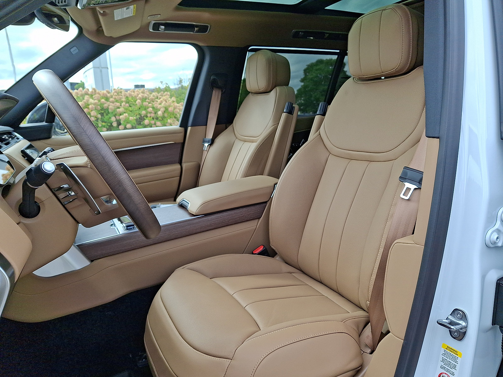 New 2027 Land Rover Range Rover Long Wheelbase SE AWD/4WD image 9