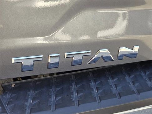 Used 2017 Nissan Titan SV image 17