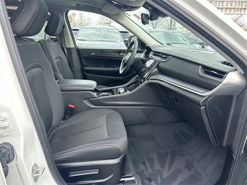 Certified 2023 Jeep Grand Cherokee Laredo w/ Luxury Tech Group I image 9