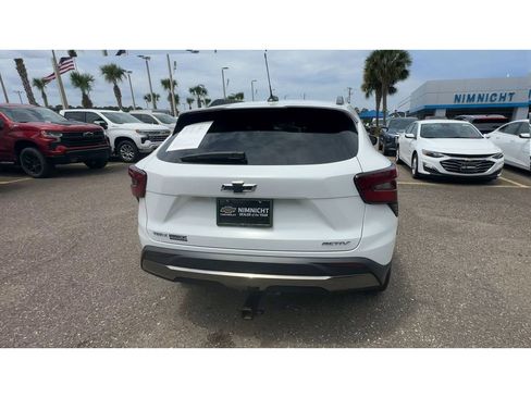 Used 2024 Chevrolet Trax ACTIV w/ Driver Confidence Package FWD image 3