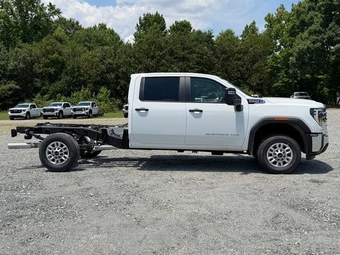 New 2026 GMC Sierra 2500 Pro w/ Convenience Package AWD/4WD image 2