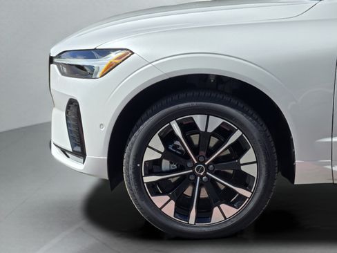 Used 2026 Volvo XC60 B5 Plus w/ Protection Package Premier AWD/4WD image 27