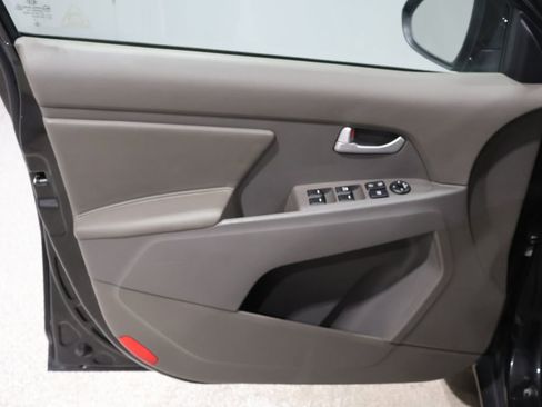 Used 2015 Kia Sportage LX image 12