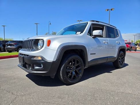Used 2017 Jeep Renegade Altitude AWD/4WD image 2