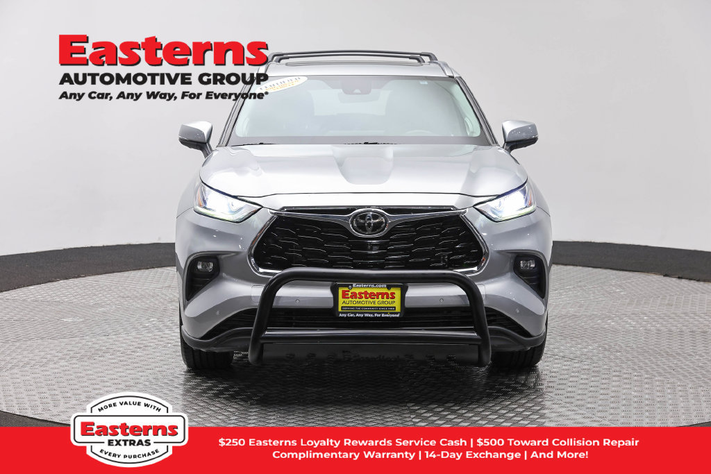 Used 2021 Toyota Highlander Limited AWD/4WD image 3