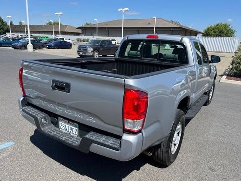 Used 2016 Toyota Tacoma SR RWD image 4